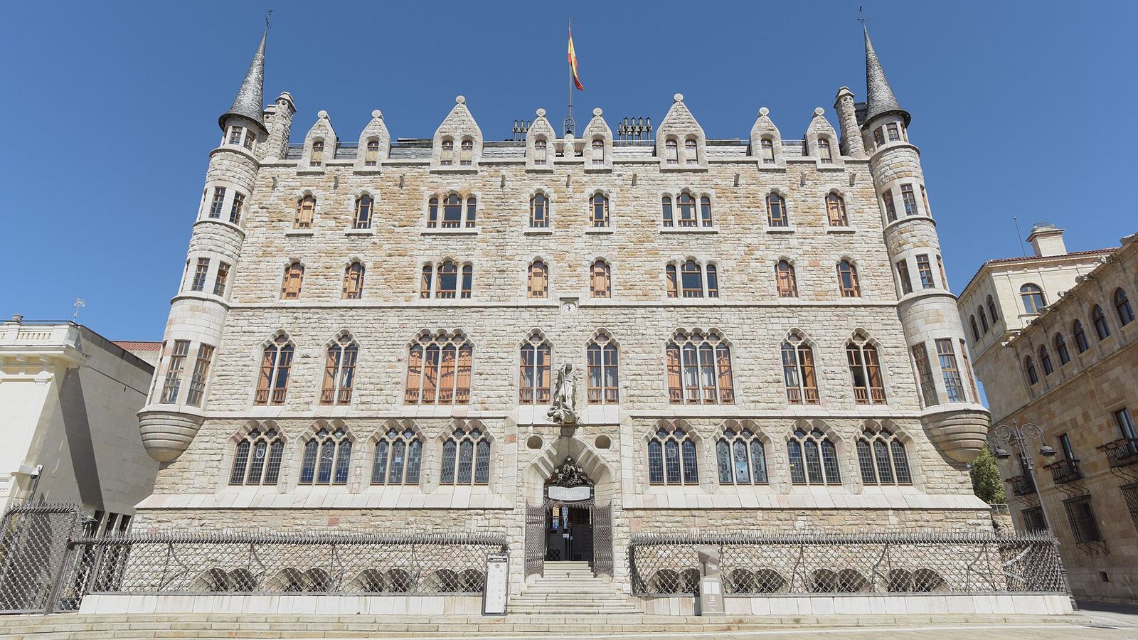 The neo-Gothic façade of Casa Botines in León